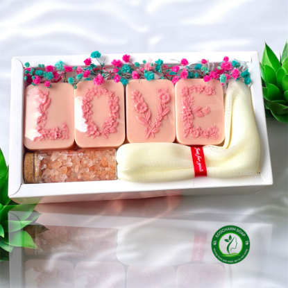 Ảnh của Hộp Quà LOVE Tinh Khôi