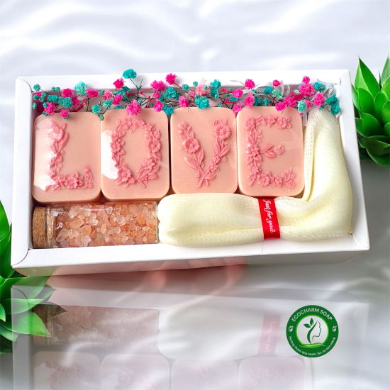 Ảnh của Hộp Quà LOVE Tinh Khôi